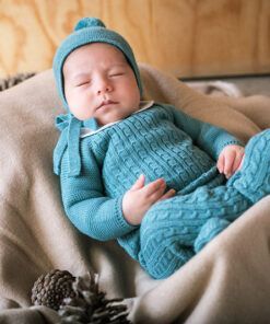 Traje 3p trencitas con cuello bordado y gorro pompom Nueva colección invierno 24/25 Mac ilusión